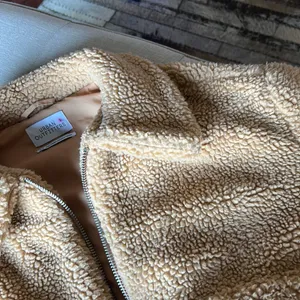 Urban Outfitters Tan Oversized Teddy Cargo‎ Coat Size Small thumbnail 3