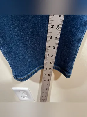 Boden W29 L28 MID RISE CIGARETTE JEANS" EUC blue denim thumbnail 4