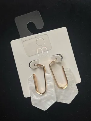 Gold and White Dangle Earrings Size 30 thumbnail 1