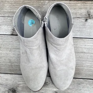 Wild Diva Grey Faux Suede Ankle Booties Size 9 thumbnail 3