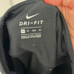Nike XS Black Dri-Fit Ankle Leggings with Waist Key Pocket thumbnail 7