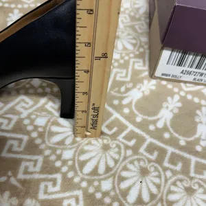 Clarks Women's Classic Black Leather Pumps thumbnail 5