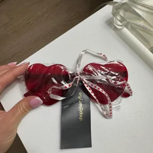 Heart Shaped Sunglasses Red thumbnail 4