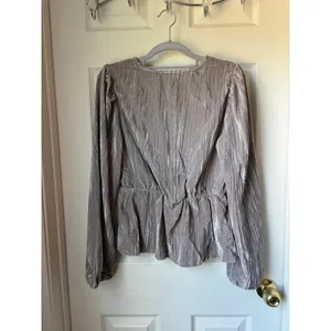 NWT Gap Velvet Balloon Sleeve Top - Medium thumbnail 6