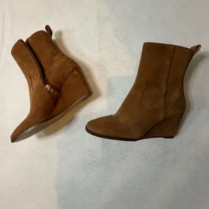Coach Brown Suede Wedge Ankle Boots Side Zip Booties Size 7 thumbnail 5