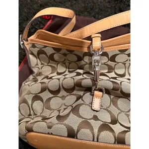 Classic coach pattern handbag in brand new condition thumbnail 3