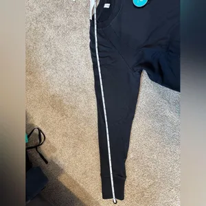 Lululemon Scuba Crew Neck Sweatshirt in Black Size 8 thumbnail 7