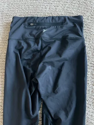 Old Navy black leggings with pockets and reflective stripes. Size: XS #activewear #leggings #fitness thumbnail 7