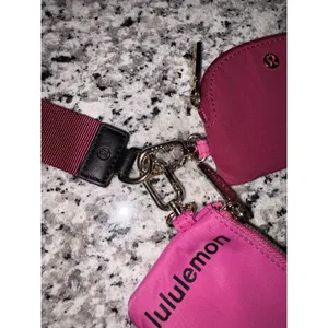 Lululemon Dual Pouch Wristlet Sonic Pink Great Condition thumbnail 5