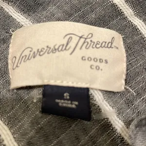 Universal Thread Goods Co. Gray button down shirt thumbnail 3