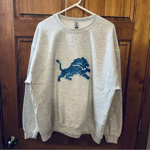 Gildan Detroit Lions sweatshirt! NFL gray sequin bedazzled logo crewneck size XL! thumbnail 1