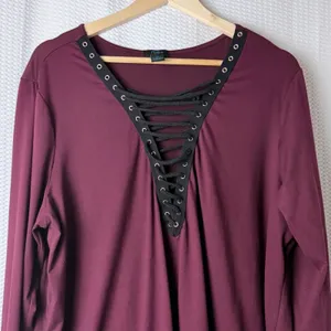 Rue+ Lace Up Grommet Women 2X Burgundy Long Sleeve Edgy‎ Goth V-Neck WitchyShirt thumbnail 3