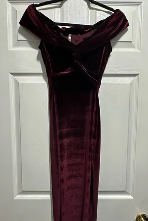 A Ellen Velvet Off-The-Shoulder Midi Dress thumbnail 1