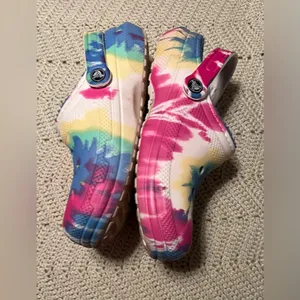 Crocs Classic Lined Tie-Dye Clogs thumbnail 2