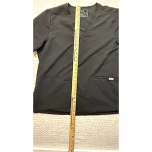FIGS Technical Collection Black V-Neck Scrub Top XXL Short Sleeve 2 Pocket thumbnail 5