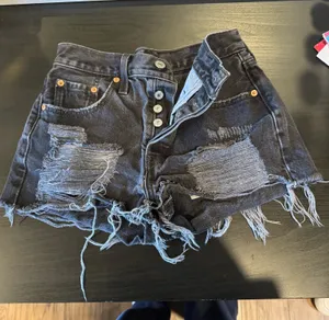 Levi’s 501 Denim Shorts size 25 thumbnail 1