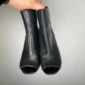DKNY | Leather Black Bootie‎ Heel Toe Peek 8 thumbnail 2