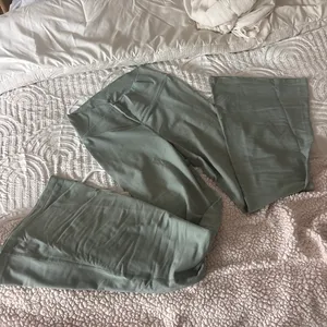 Old Navy Flare Leggings thumbnail 2