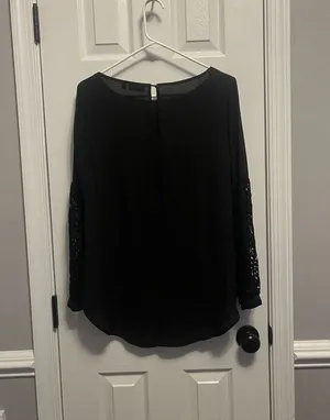 Womens APT 9 - BLACK WITH PARTIAL LACE SLEEVE Top Medium. Nightout causal date thumbnail 1