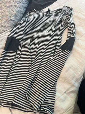 Lululemon Black/White stripe shirt thumbnail 1