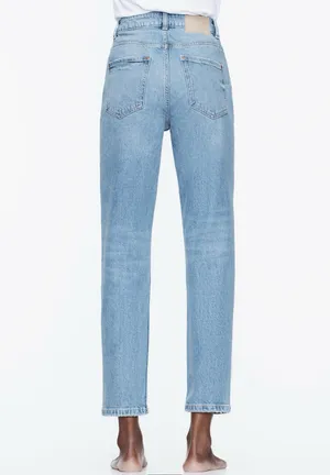 Mom Fit Jeans thumbnail 4