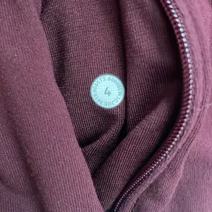 LULULEMON Outrun the Elements 1/2 Zip Long Sleeve Running Top in Garnet Size 4 thumbnail 14
