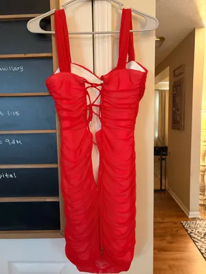 Formal dress worn once to homecoming. Excellent condition thumbnail 2