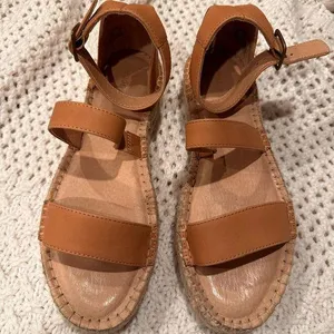 SOLUDOS STRAPY Women's Tan Sandals SIZE 8 thumbnail 1