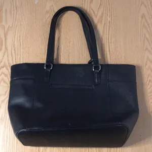 G by Guess Tote Handbag/Purse Black Size 10”H x 15.5” Across x 6” Bottom thumbnail 4
