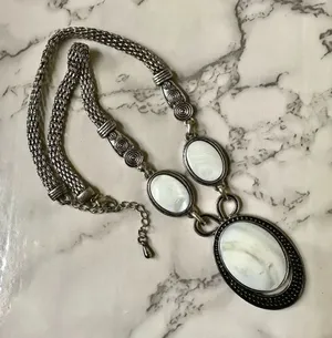 White silver tone pendant necklace thumbnail 1
