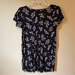 Old Navy Maternity Top Black & White thumbnail 2