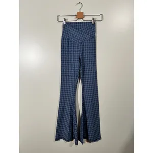 Aerie Crossover Flare Pants in Blue Houndstooth Size Medium Short thumbnail 2