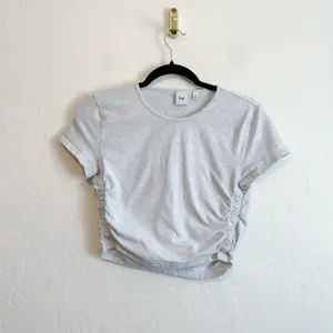 Aritzia TNA | Malibu Cotton Ruched Side Cropped Top in Heather Grey thumbnail 2