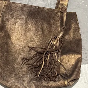 Banana Republic Gold Metallic Leather Slouchy Shoulder Bag thumbnail 2