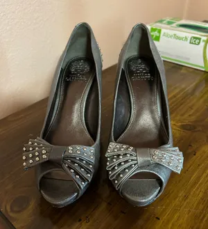 Vince Camuto Heels thumbnail 1
