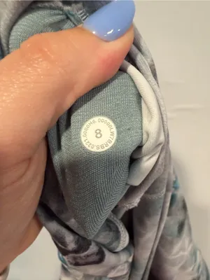 Lululemon align kaleidoscope floral blue and grey biker shorts‎ thumbnail 2