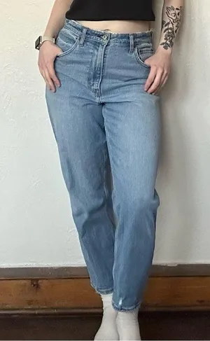Abercrombie Curve Love High-Rise Mom Jeans thumbnail 1