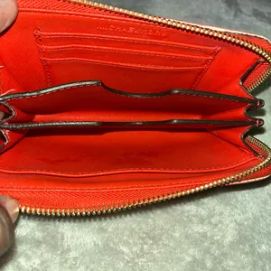 Michael Kors Vibrant Red/ Orange Wallet
GUC thumbnail 10