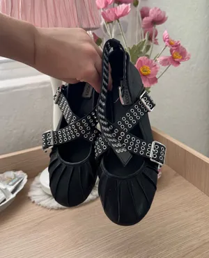 Steve Madden Sandals thumbnail 1