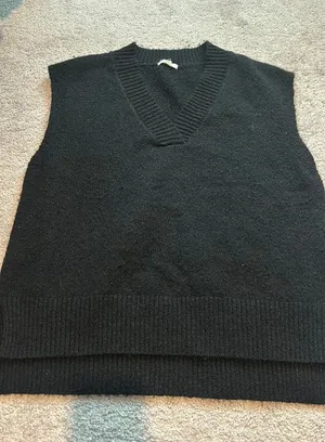 Boutique Sweater vest thumbnail 1