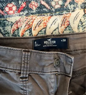 Hollister Ultra High-Rise Baggy Cargo Pants thumbnail 2