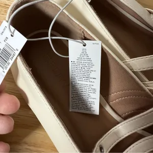 NWT Old Navy Women’s Double Buckle Mary Jane Flats in Ivory Size 8 thumbnail 10