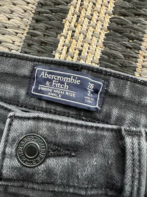 Abercrombie High-Rise Simone Ankle Jeans thumbnail 3