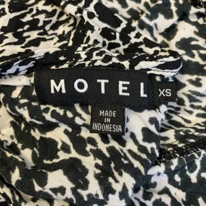Motel Rocks Leopard Print Tie Back‎ Halter Top Womens Size XS Black White thumbnail 2