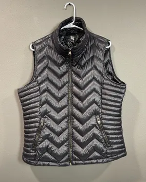 Calvin Klein Quilted Black Puffer Vest - Lightweight Sleeveless Jacket thumbnail 1