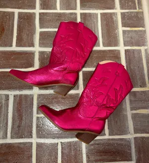 Pink shiny cowgirl boots thumbnail 1