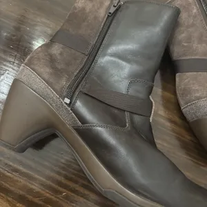Merrell Women's Evera Fade Espresso Heeled Ankle Boots - Size 10US thumbnail 2