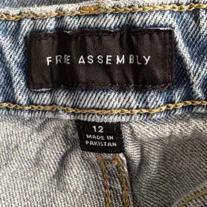 Free Assembly Classic Blue Women's Jeans thumbnail 6