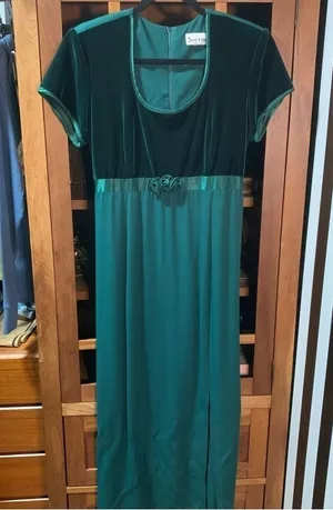 1980s Hunter Green Vintage Velvet Long Maxi Modest Dress Med/Large Woman’s 8-14 thumbnail 1