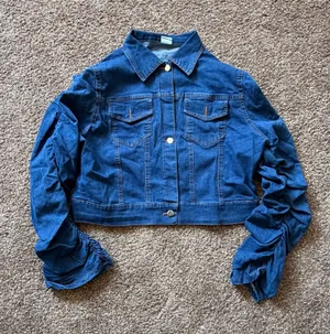 & Other Stories Scrunched sleeve cropped denim jacket and matching jeans Size 2XL thumbnail 1